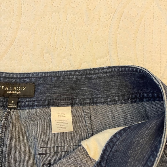 Talbots Denim Lightweight Bermuda Shorts size 4 - Picture 5 of 11